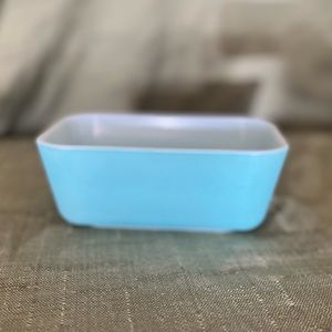 Pyrex Turquoise Refrigerator Dish